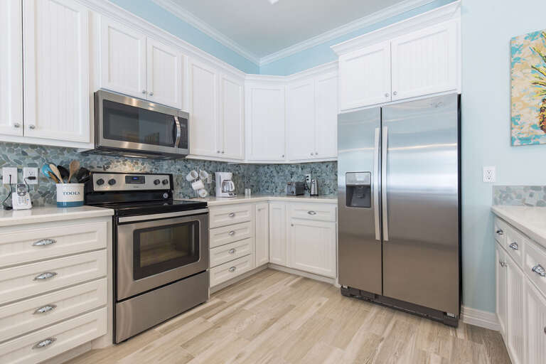 Gorgeous kitchen fully equipped with cooking utensils!
