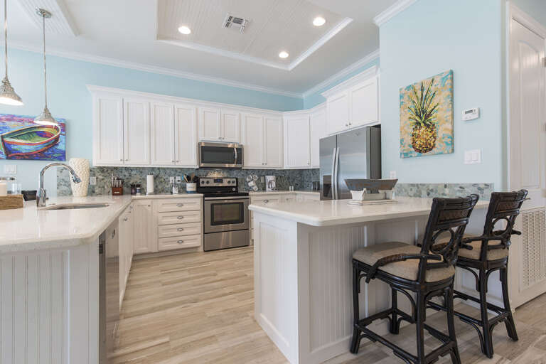 Gorgeous kitchen fully equipped with cooking utensils!