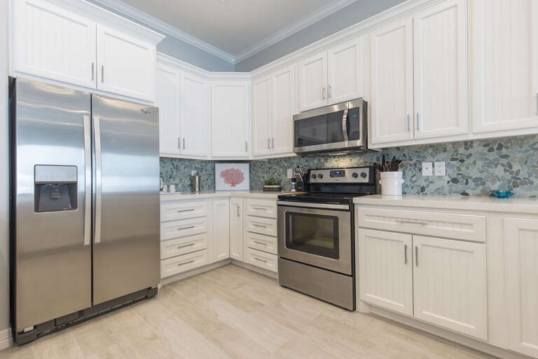 Spacious kitchen fully equipped with kitchen utensils!