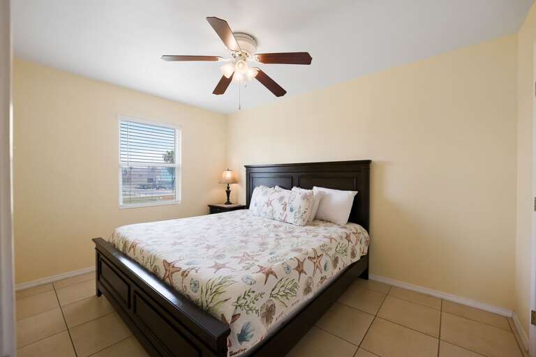 Guest Bedroom with Queen Bed (2nd Floor)