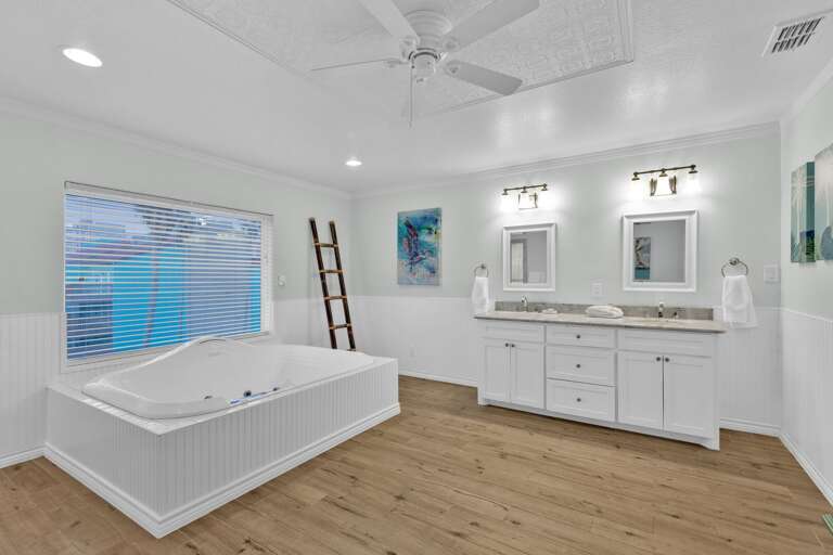Master Bathroom Master Bathroom
