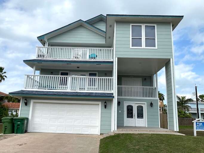 204 W. Acapulco
Front Exterior