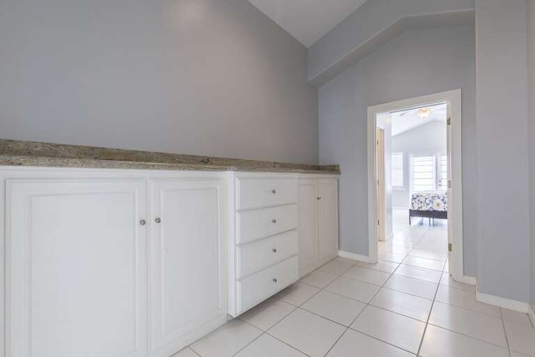 3rd Floor Linen/Shelving