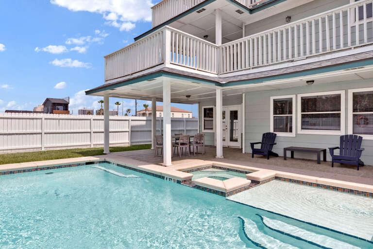Private Sparkling Pool and Hot Tub!