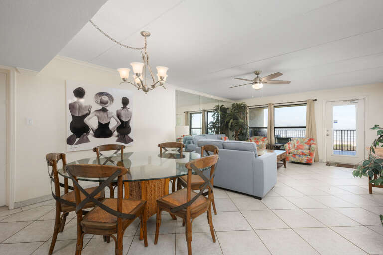 Large dining area for guests to enjoy meals!