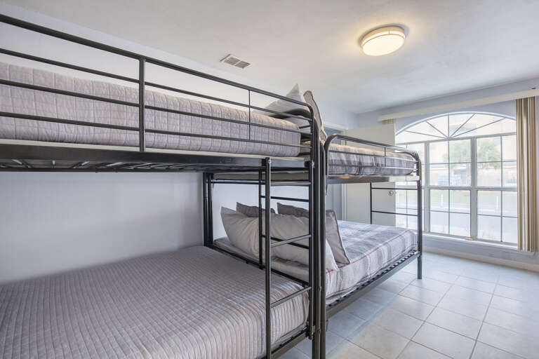 Ground floor guest bedroom