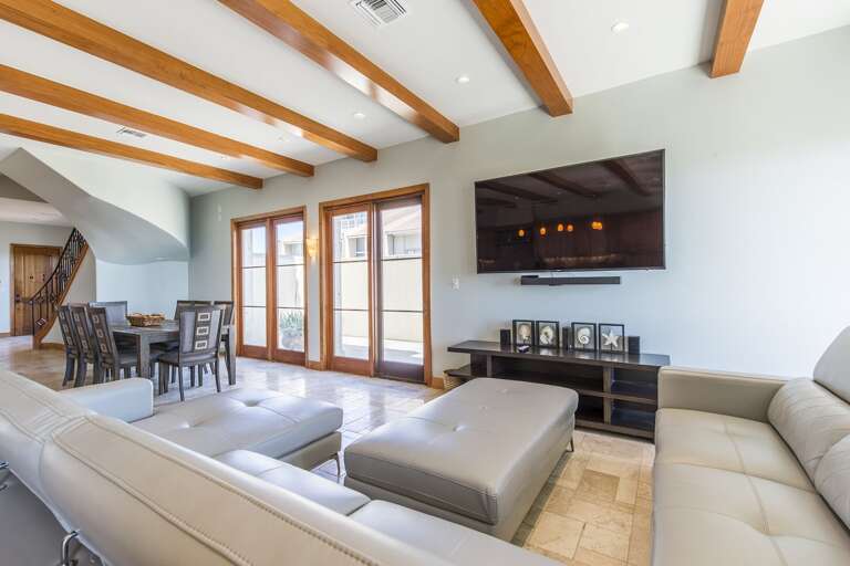 Huge living area with flat screen tv!