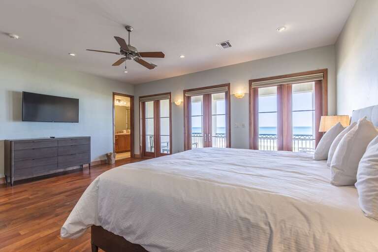 Guest bedroom with king bed