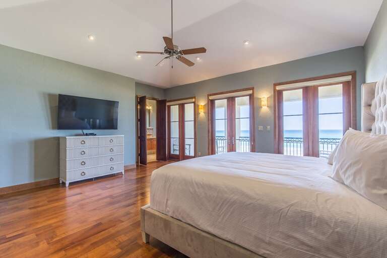 Master bedroom with King bed