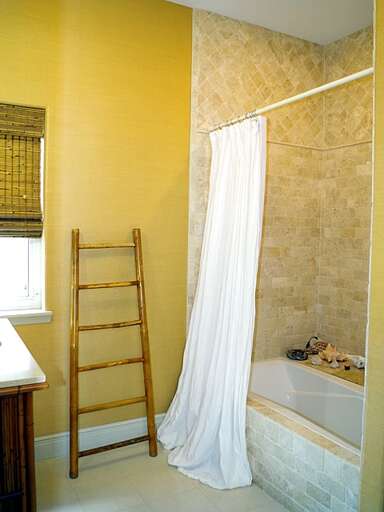 2nd-floor guest bathroom