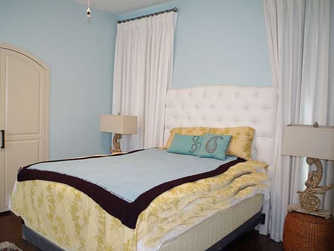 Bedroom with a queen bed.