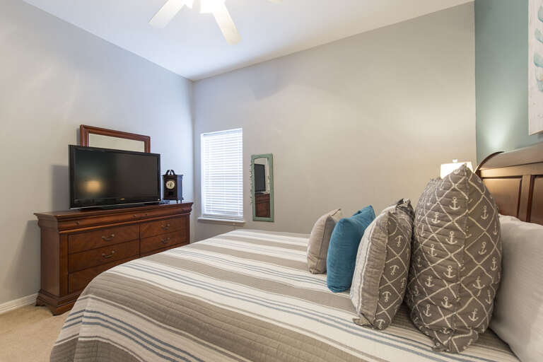 Guest bedroom with a queen bed.