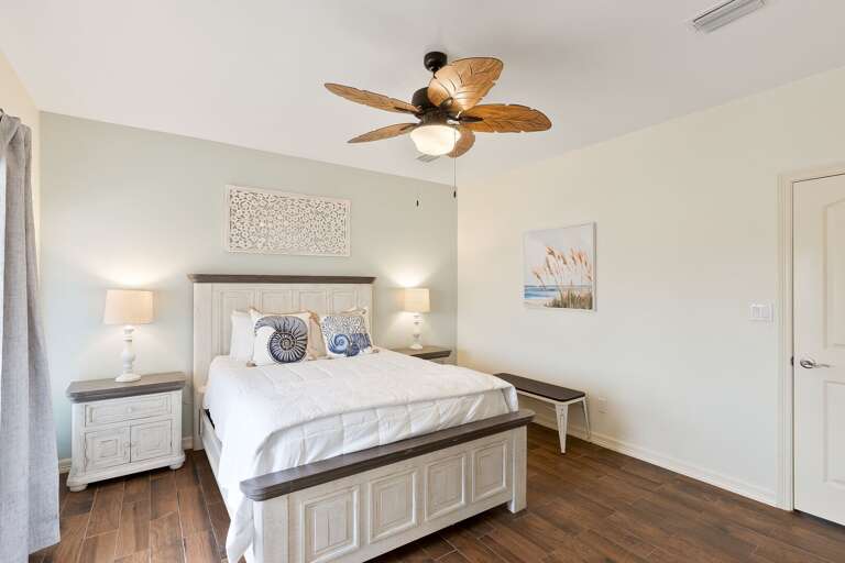2nd bedroom with Queen size bed and flat screen TV.