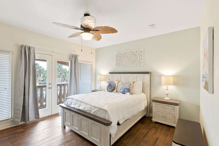 2nd guest bedroom with Queen size bed and flat screen TV, as well as balcony access.