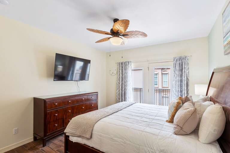 4th bedroom with King size bed and flat screen TV!