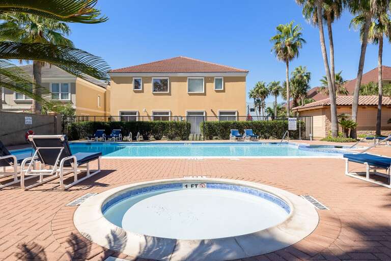 Community pool & hot tub