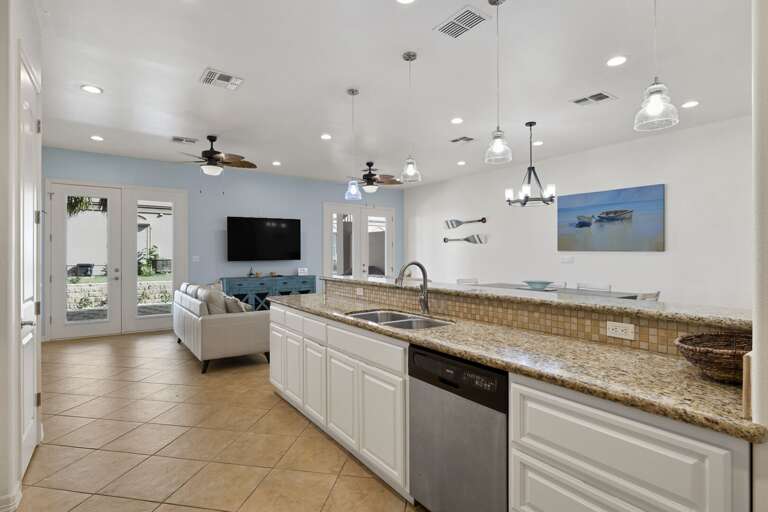 Fully equipped kitchen with stainless steel appliances!