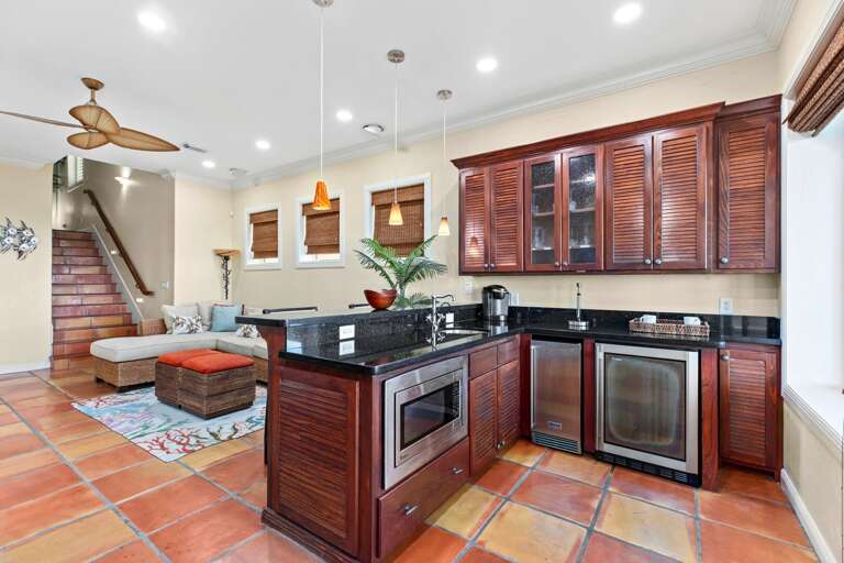 2nd living/entertainment area on the ground floor! Kitchenette/wet bar, flat-screen TV & access to the pool & patio area.