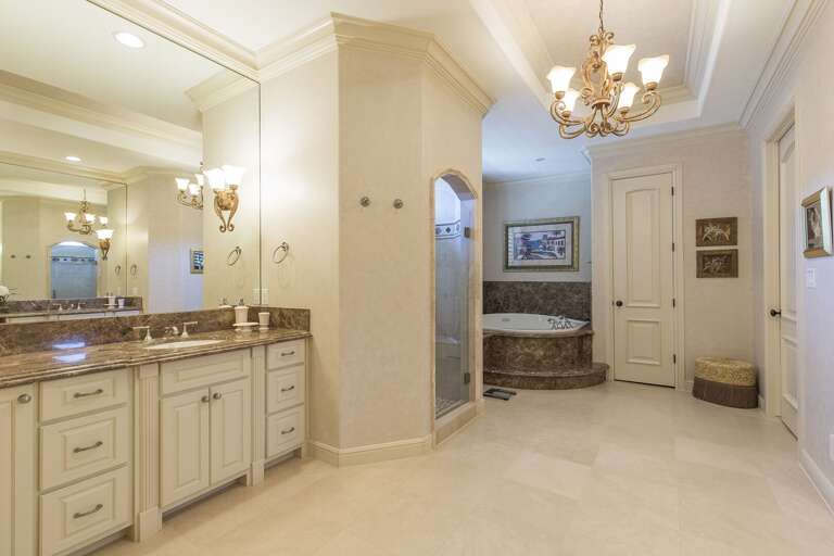 2nd Master bathroom (3rd floor). Large soaking tub (jets are NOT active & NOT an amenity), walk-in shower & large double vanities.