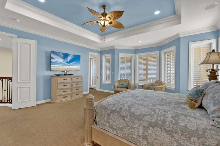 2nd Master Bedroom (3rd floor) with King bed & master bathroom as well.