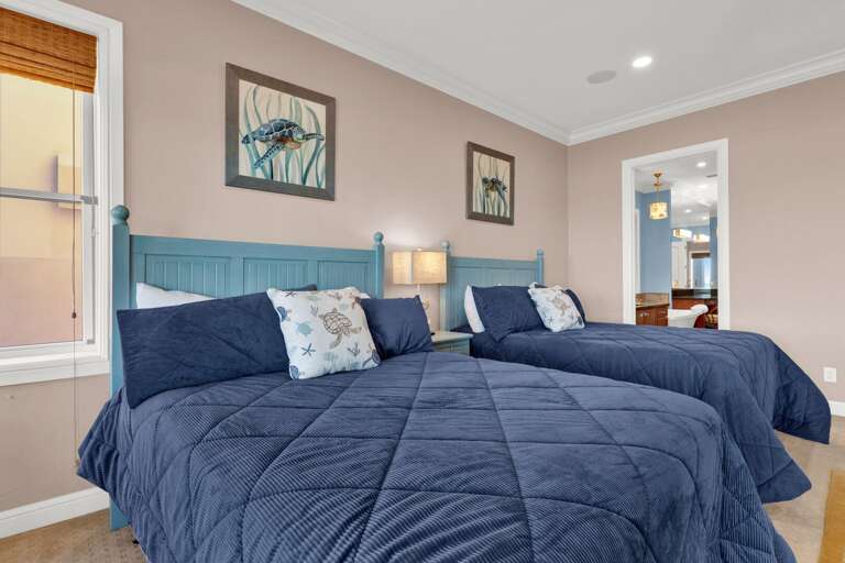 Ground Floor Bedroom with 2 Queen Beds