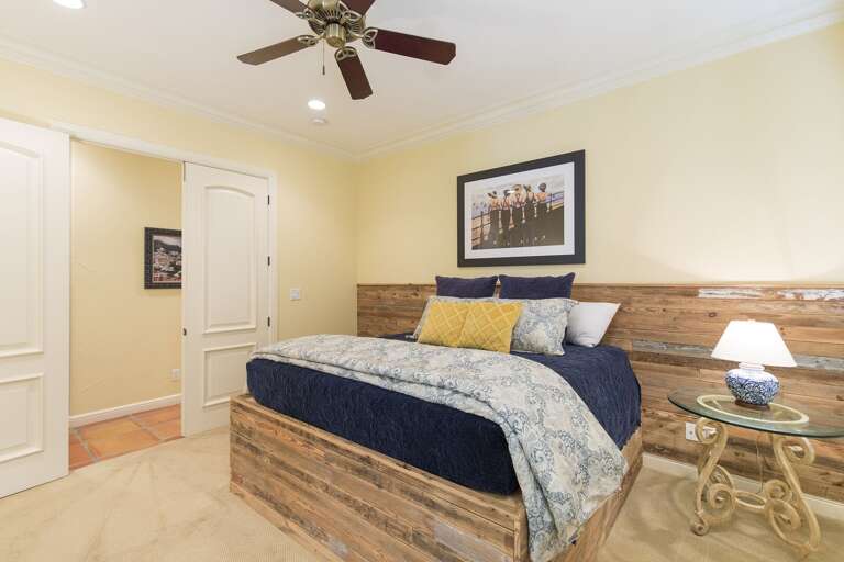 Guest bedroom with King bed & shared (Jack & Jill) bathroom.