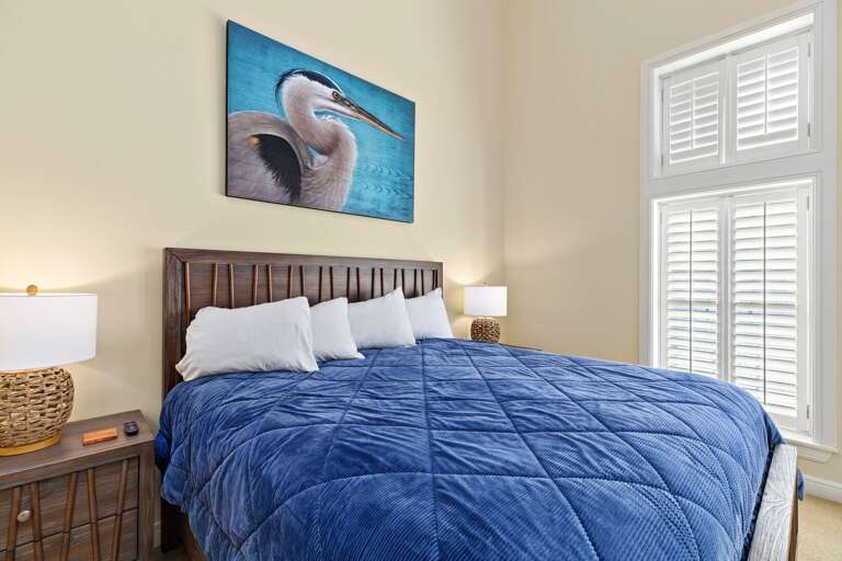 Guest bedroom with King bed & shared (Jack & Jill) bathroom.