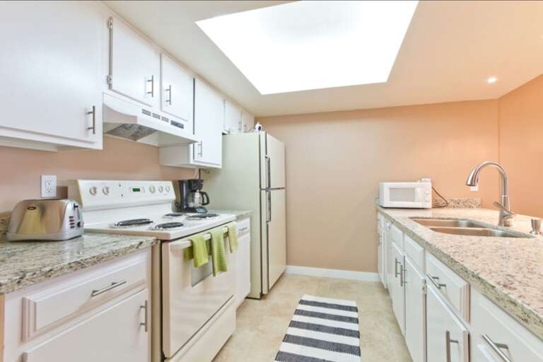 Fully equipped kitchen. Fully equipped kitchen.