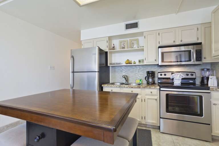 Fully equipped kitchen.