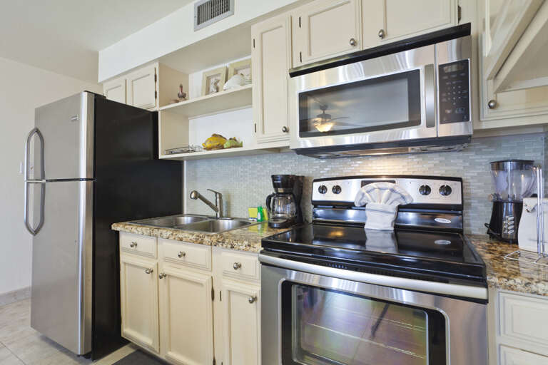 Fully equipped kitchen.