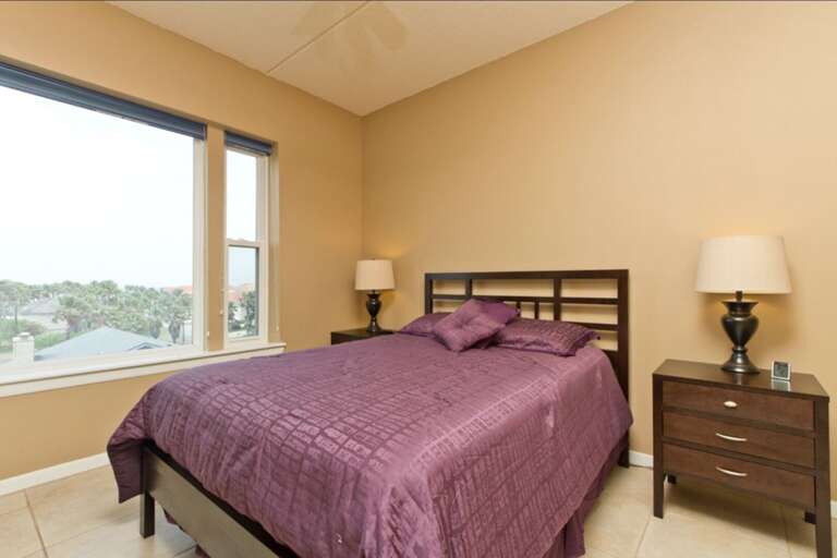 Master bedroom with Queen bed.