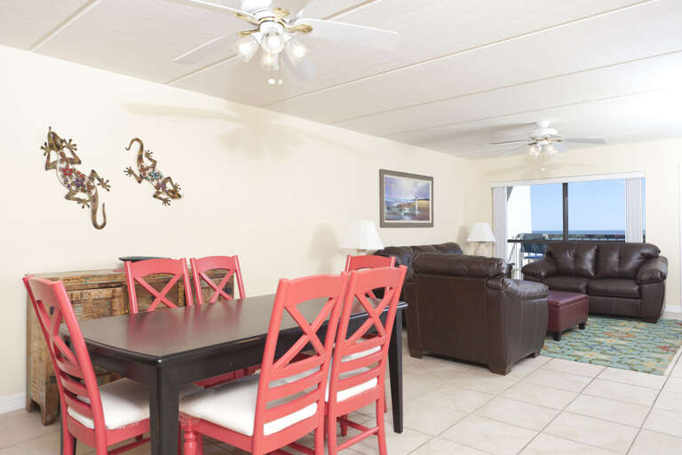 Dining area with seating for 6.