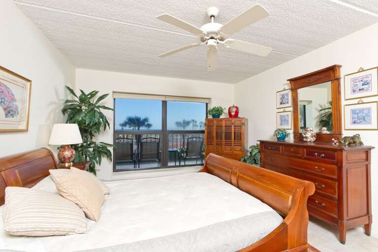 Master Bedroom with Queen bed