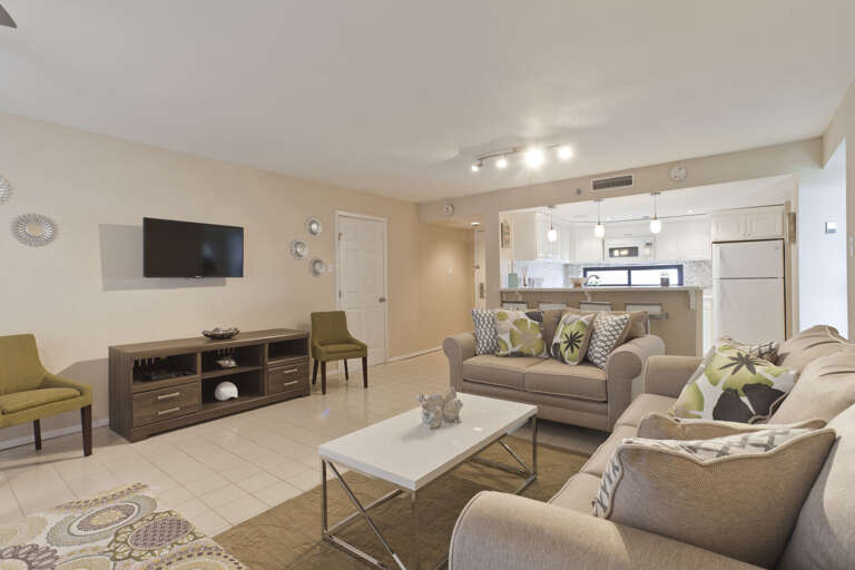 Gorgeous living room with flat screen TV!