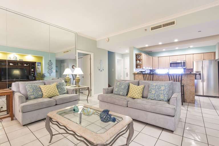 Lovely living room great for family gatherings!