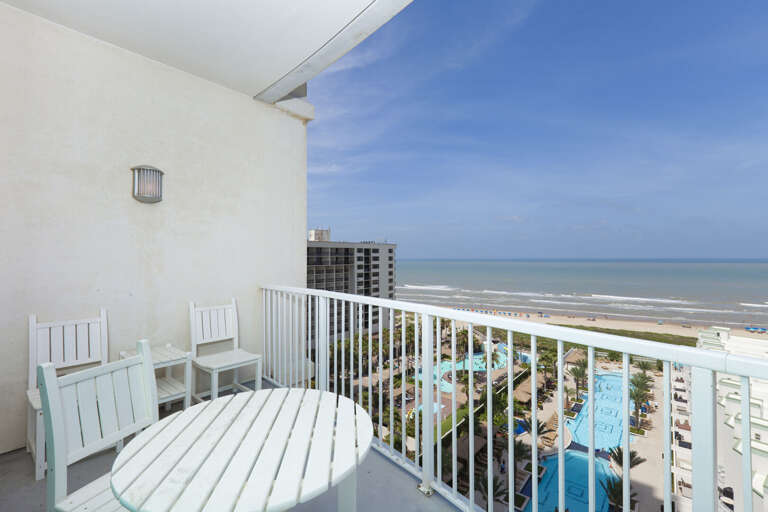 Beachfront balcony with ocean views for miles! Beachfront balcony with ocean views for miles!