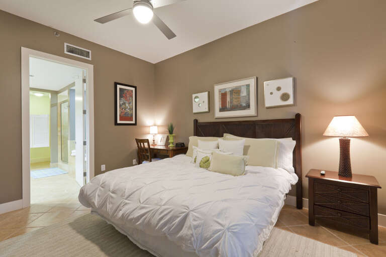 Master bedroom with a king bed and an en suite bathroom! Master bedroom with a king bed and an en suite bathroom!