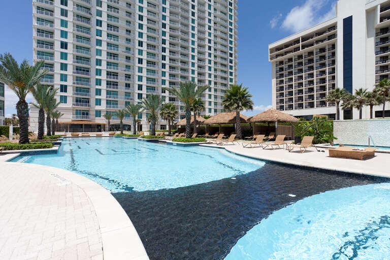 Relaxing community swimming pool! Relaxing community swimming pool!
