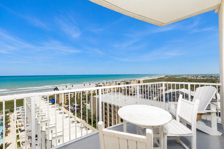 Welcome to Sapphire #1009 - your private escape with sweeping views of the Gulf from the 10th floor.