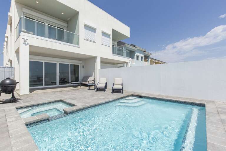 Private Heated pool and Hot Tub
