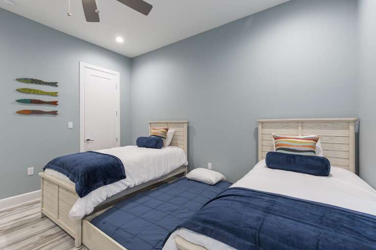 Guest bedroom with twin beds featuring trundle beds each (ground floor)