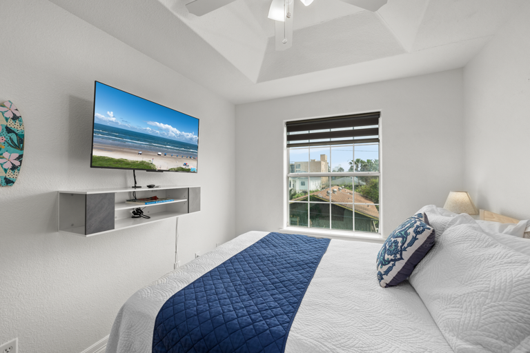 Guest bedroom on the 3rd floor with a Full size bed.