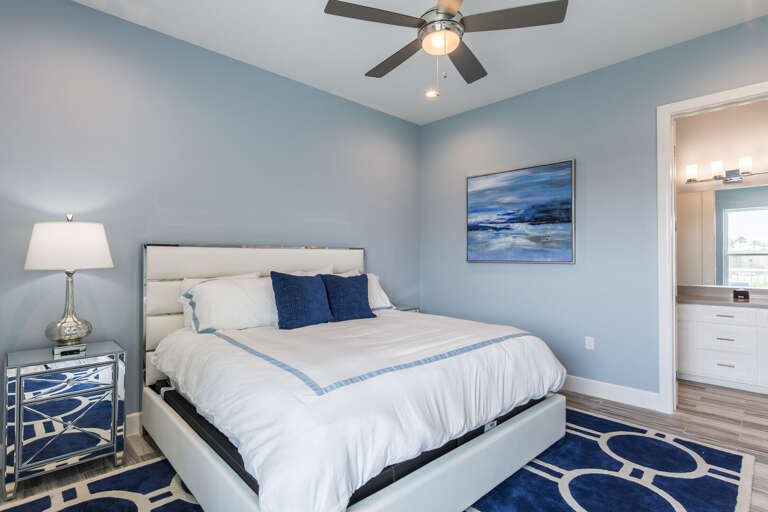 2nd floor bathroom with king bed