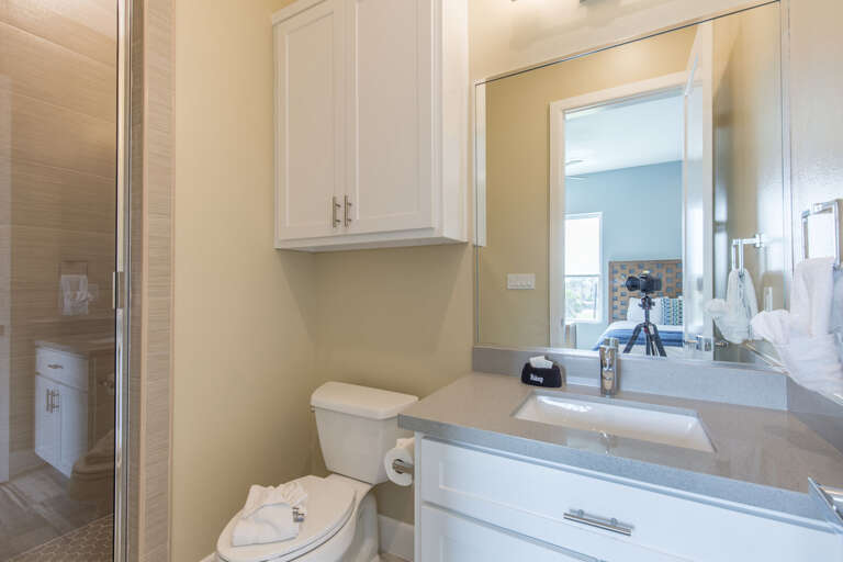 3rd floor guest bathroom