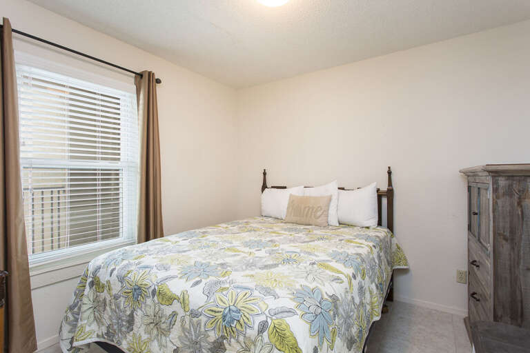 Guest bedroom with Queen bed and flat screen TV. Guest bedroom with Queen bed and flat screen TV.