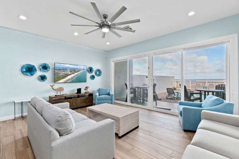 Living area with ample seating for guests to relax and enjoy the ocean views!