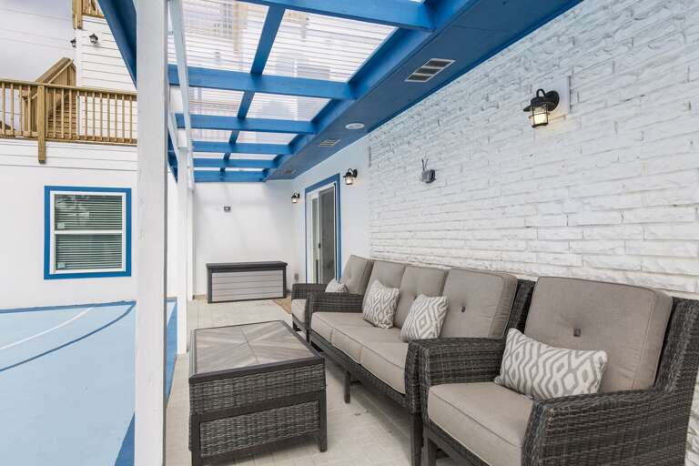 We have plenty of outide lounging area for guests to relax and enjoy our warm tropical weather!