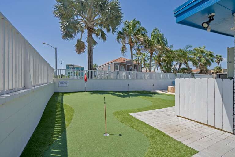 Private Putting Green!