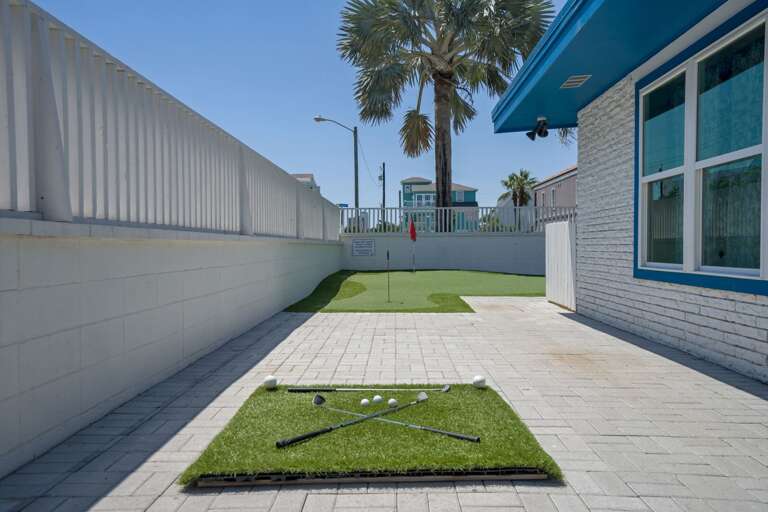 Private Putting Green!