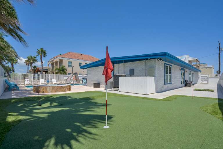 Private Putting Green!